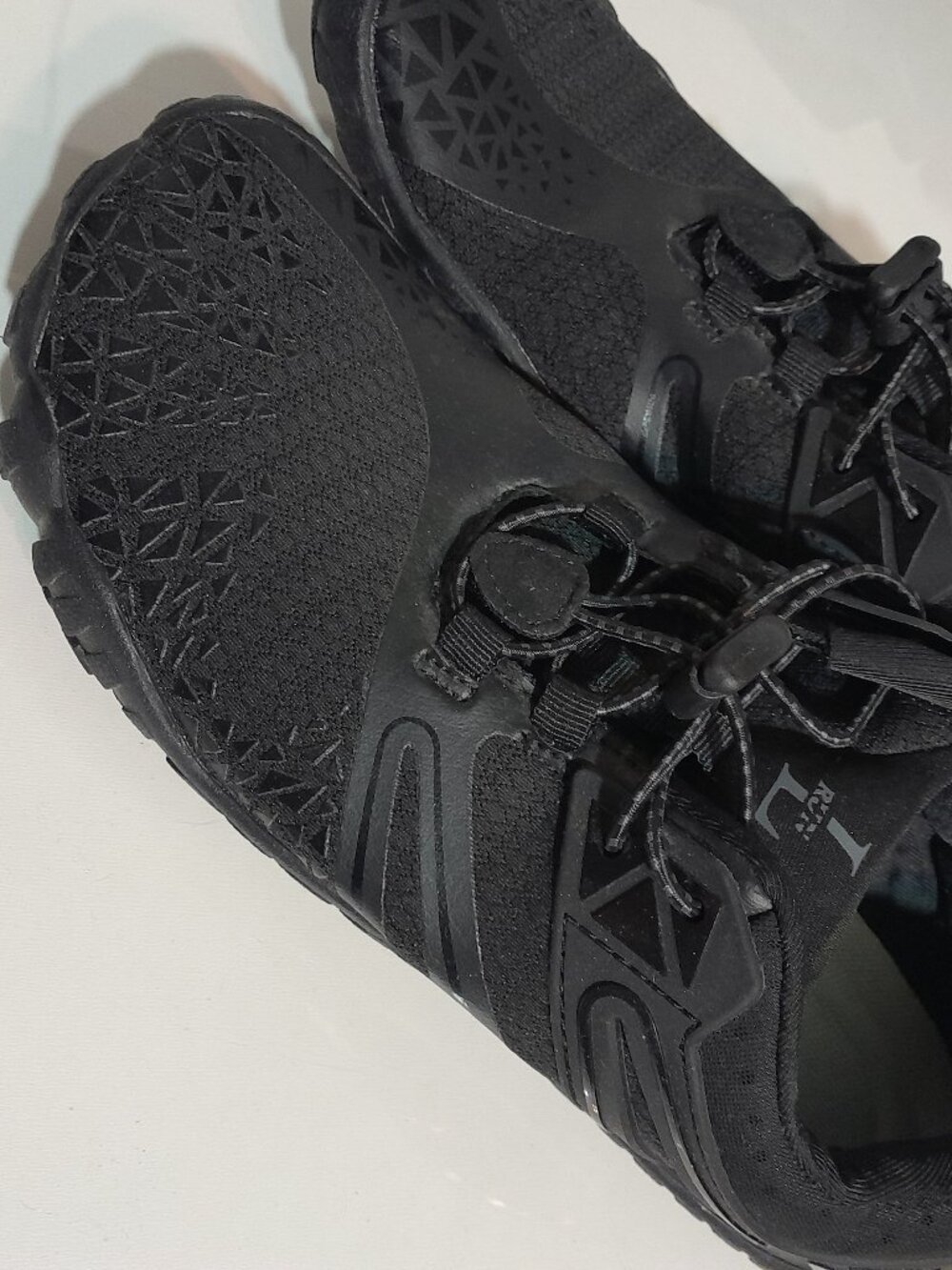 Mens water shoes, minimalist shoes sz 8.5 US Sz 41 EU